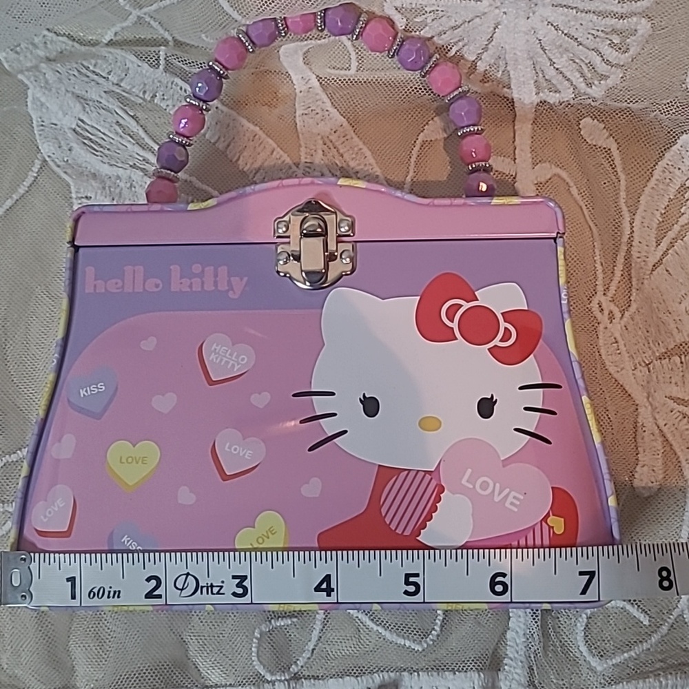 Hello Kitty Pink and Purple Heart Tin Purse (2011) - Picture 10 of 11
